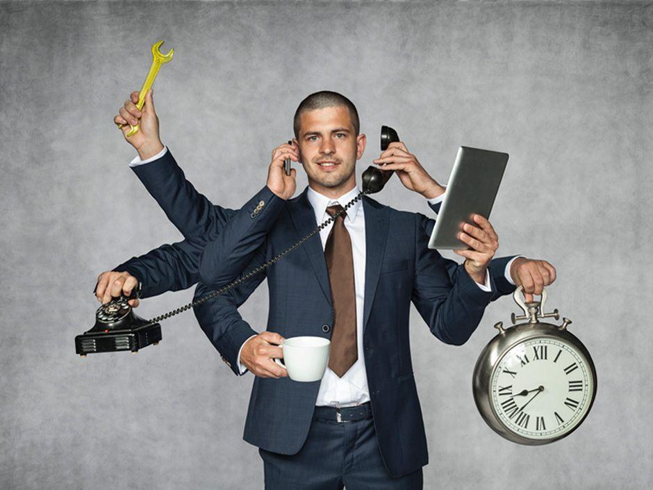 perosna de negocios que trabaja solo